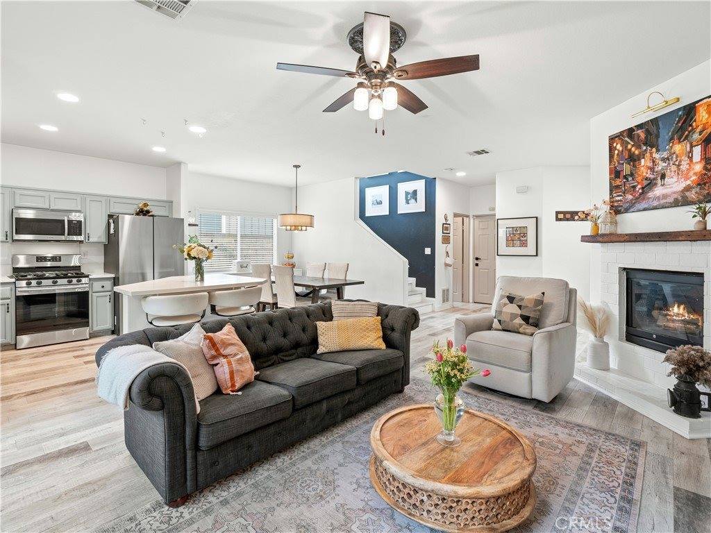 24842 Noelle, Newhall, CA 91321