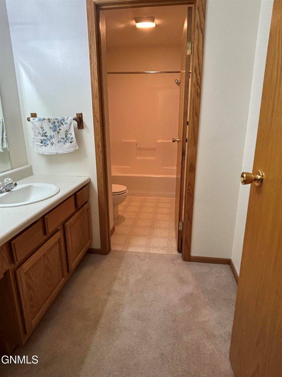 1801 15th Avenue West, Williston, ND 58801