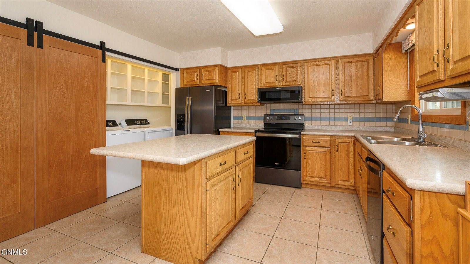 2406 Hillview Avenue, Bismarck, ND 58501