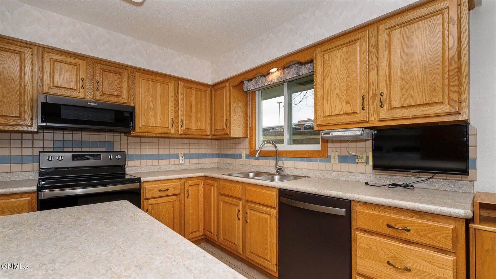 2406 Hillview Avenue, Bismarck, ND 58501