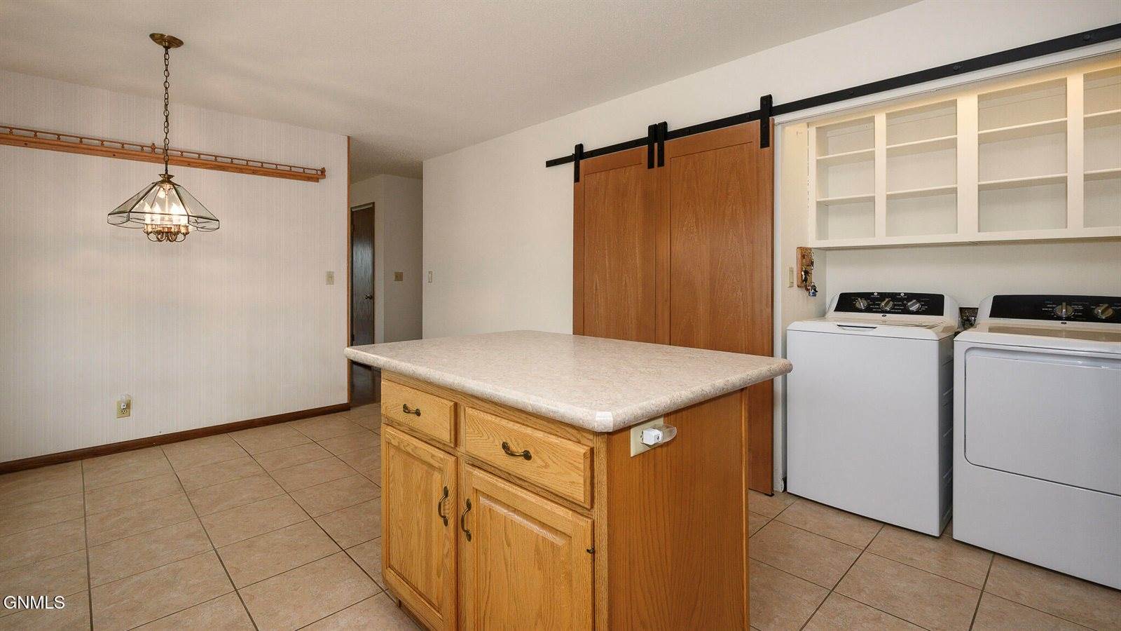 2406 Hillview Avenue, Bismarck, ND 58501