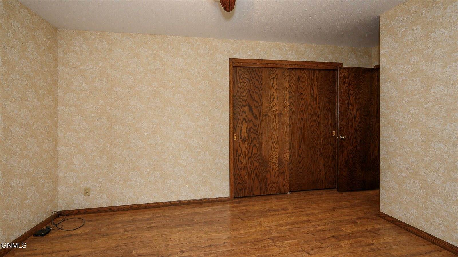 2406 Hillview Avenue, Bismarck, ND 58501