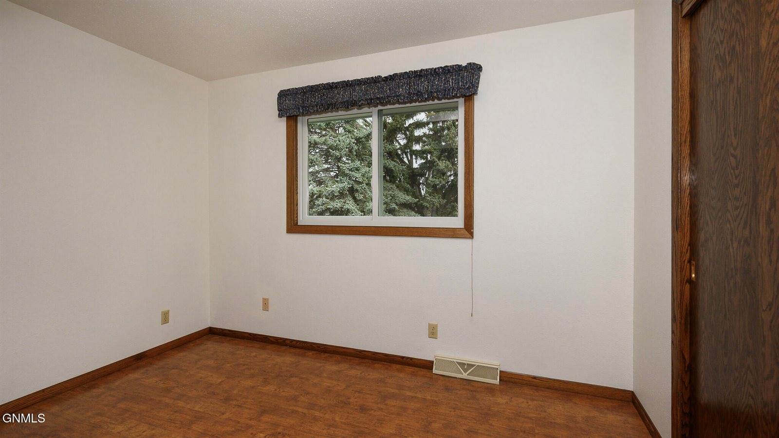 2406 Hillview Avenue, Bismarck, ND 58501