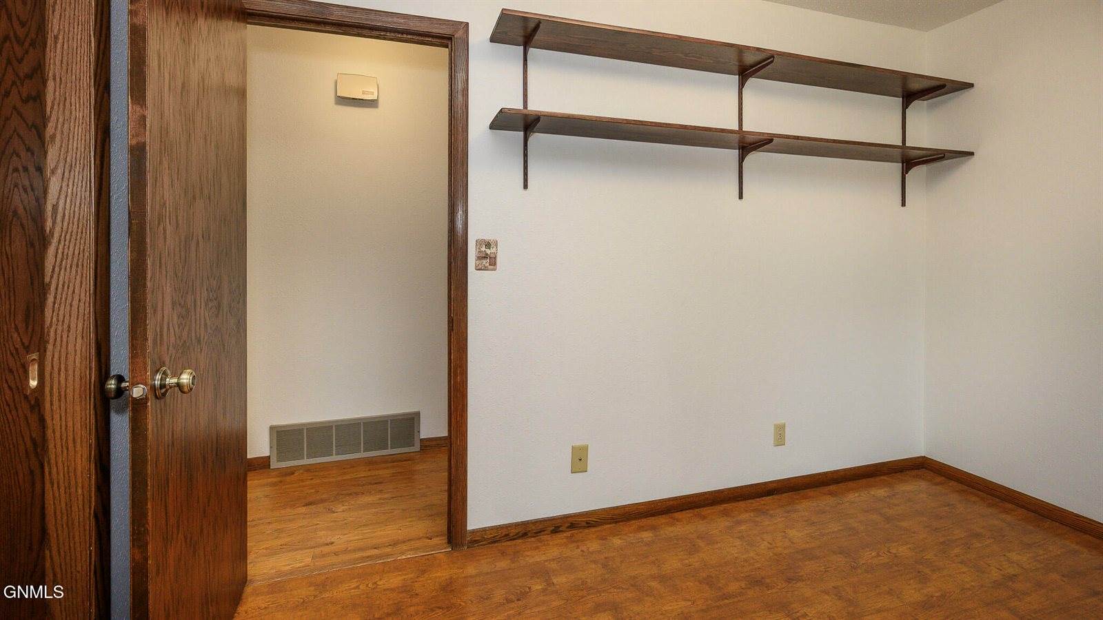 2406 Hillview Avenue, Bismarck, ND 58501