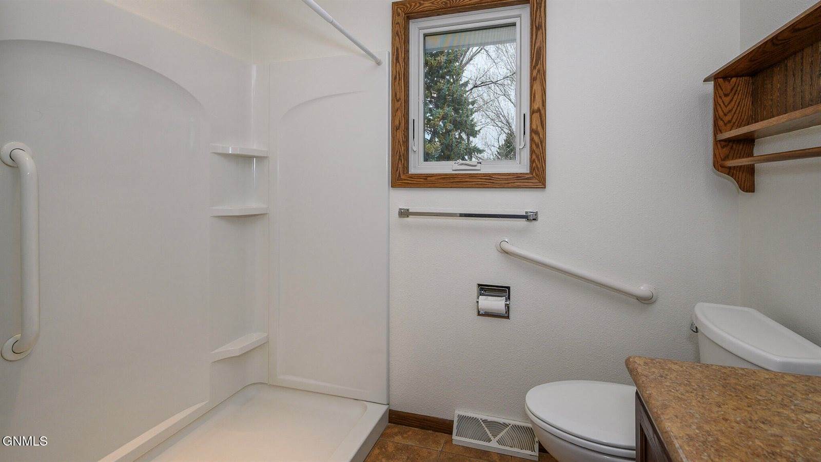 2406 Hillview Avenue, Bismarck, ND 58501