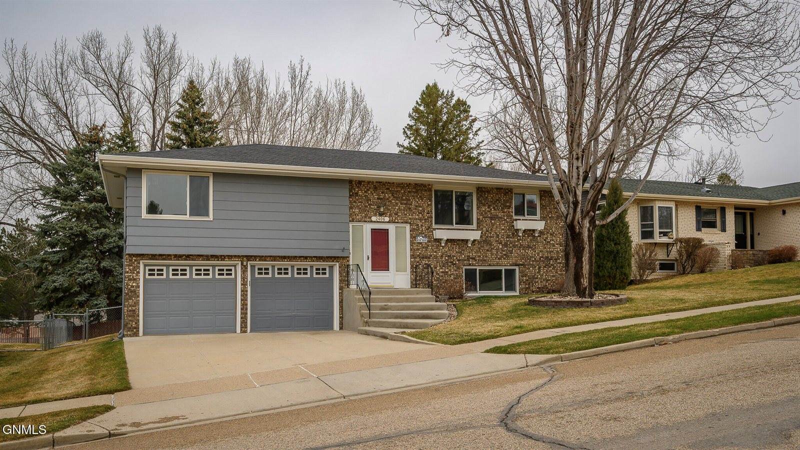 2406 Hillview Avenue, Bismarck, ND 58501