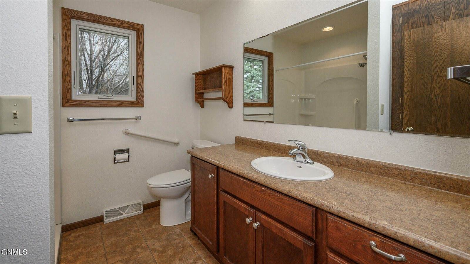 2406 Hillview Avenue, Bismarck, ND 58501