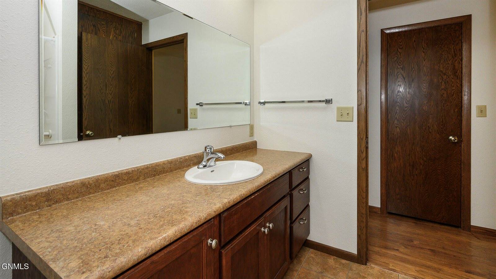 2406 Hillview Avenue, Bismarck, ND 58501