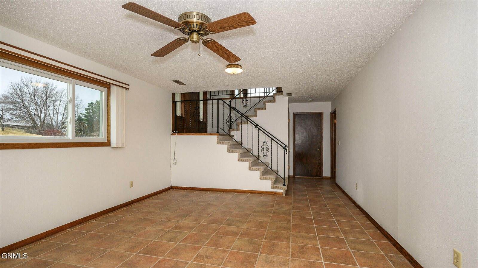 2406 Hillview Avenue, Bismarck, ND 58501