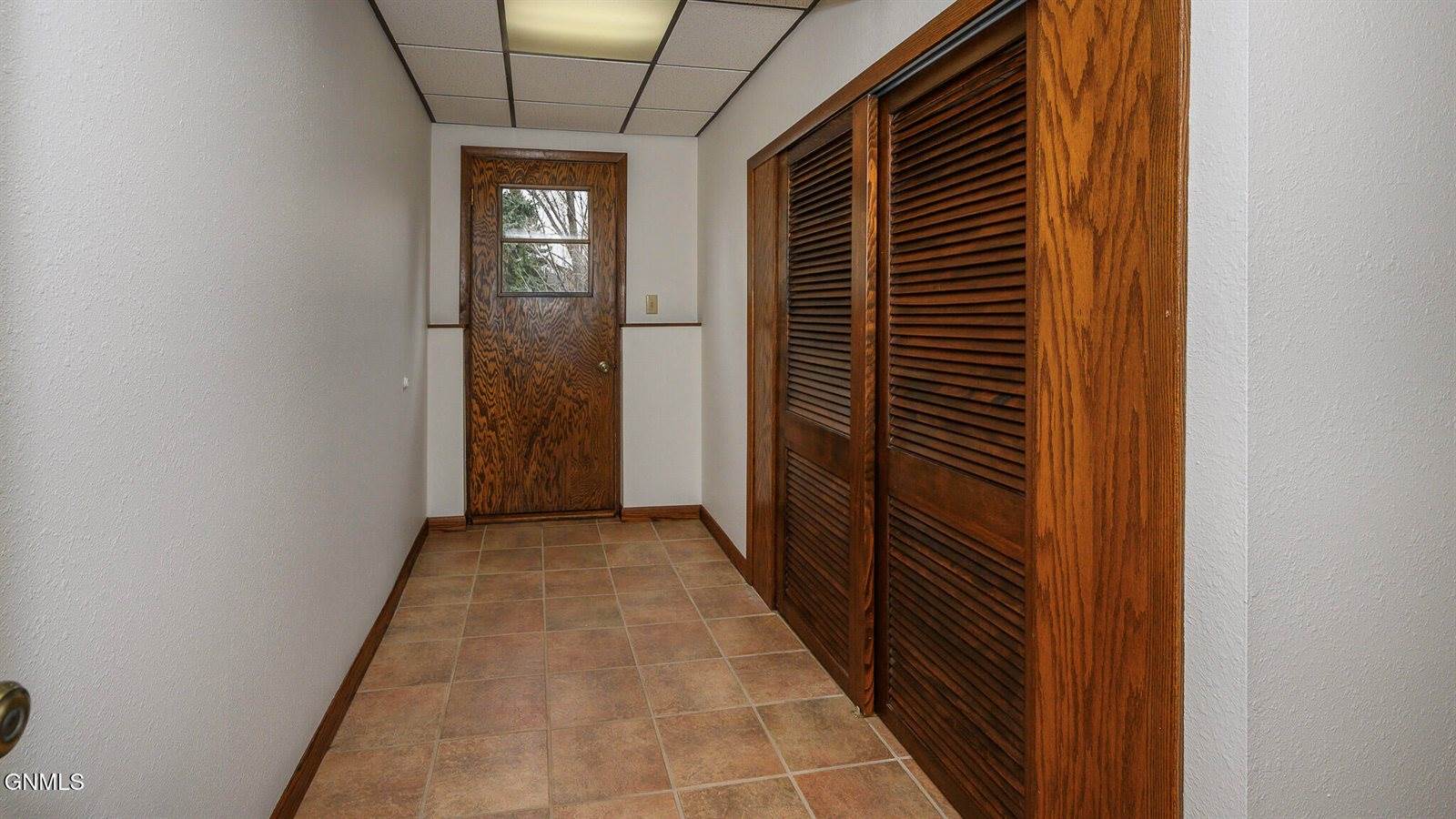 2406 Hillview Avenue, Bismarck, ND 58501