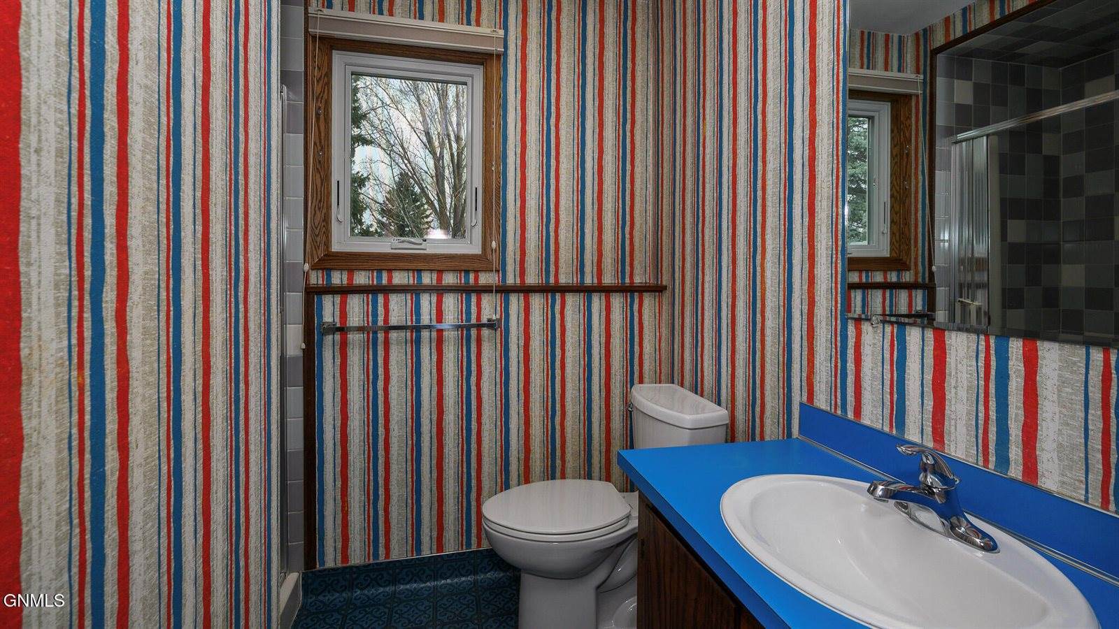 2406 Hillview Avenue, Bismarck, ND 58501