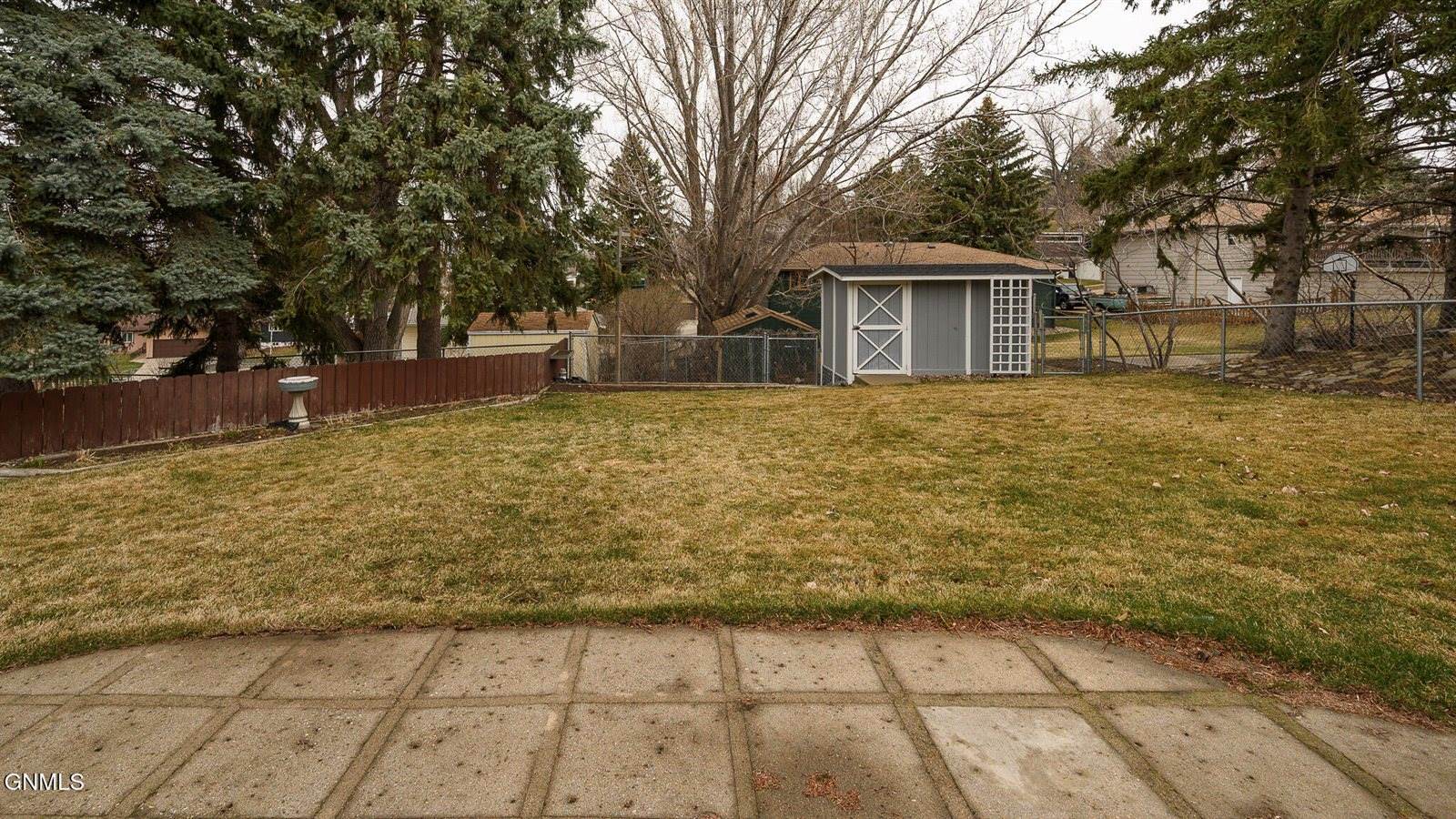 2406 Hillview Avenue, Bismarck, ND 58501
