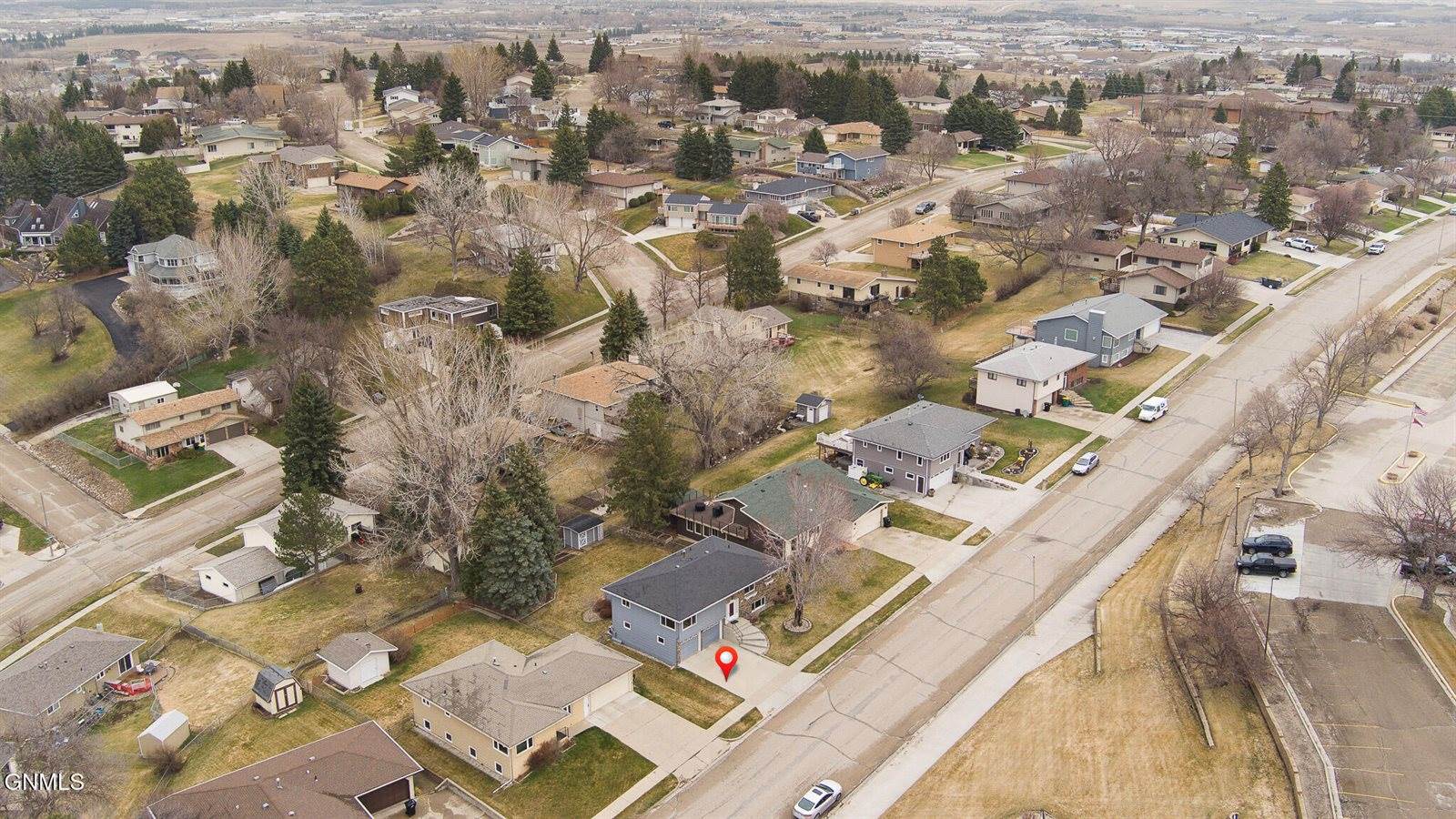 2406 Hillview Avenue, Bismarck, ND 58501