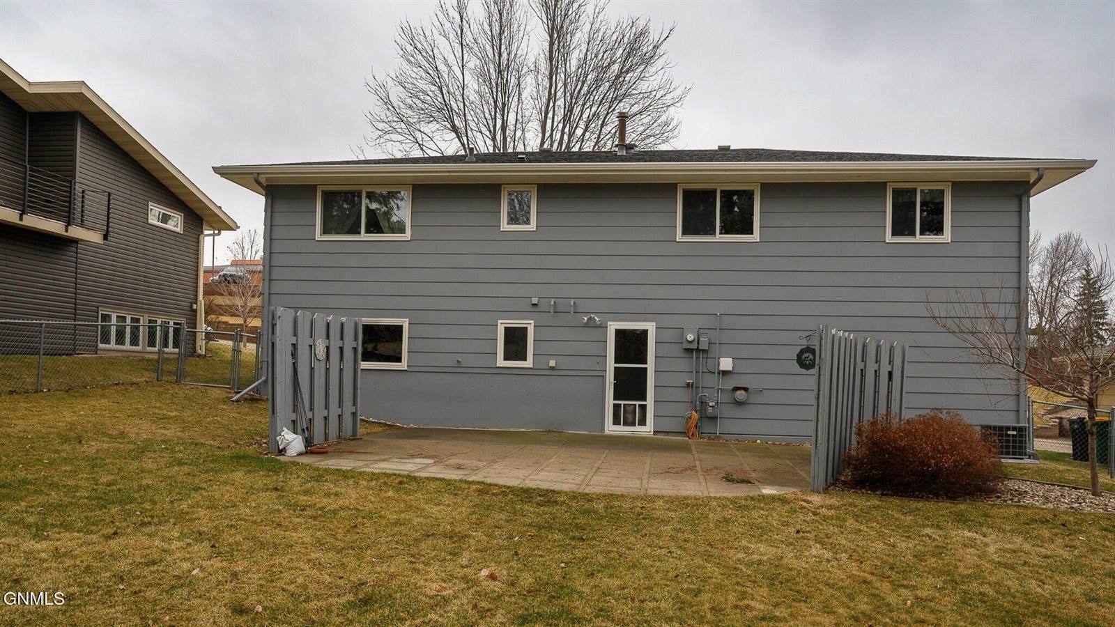 2406 Hillview Avenue, Bismarck, ND 58501