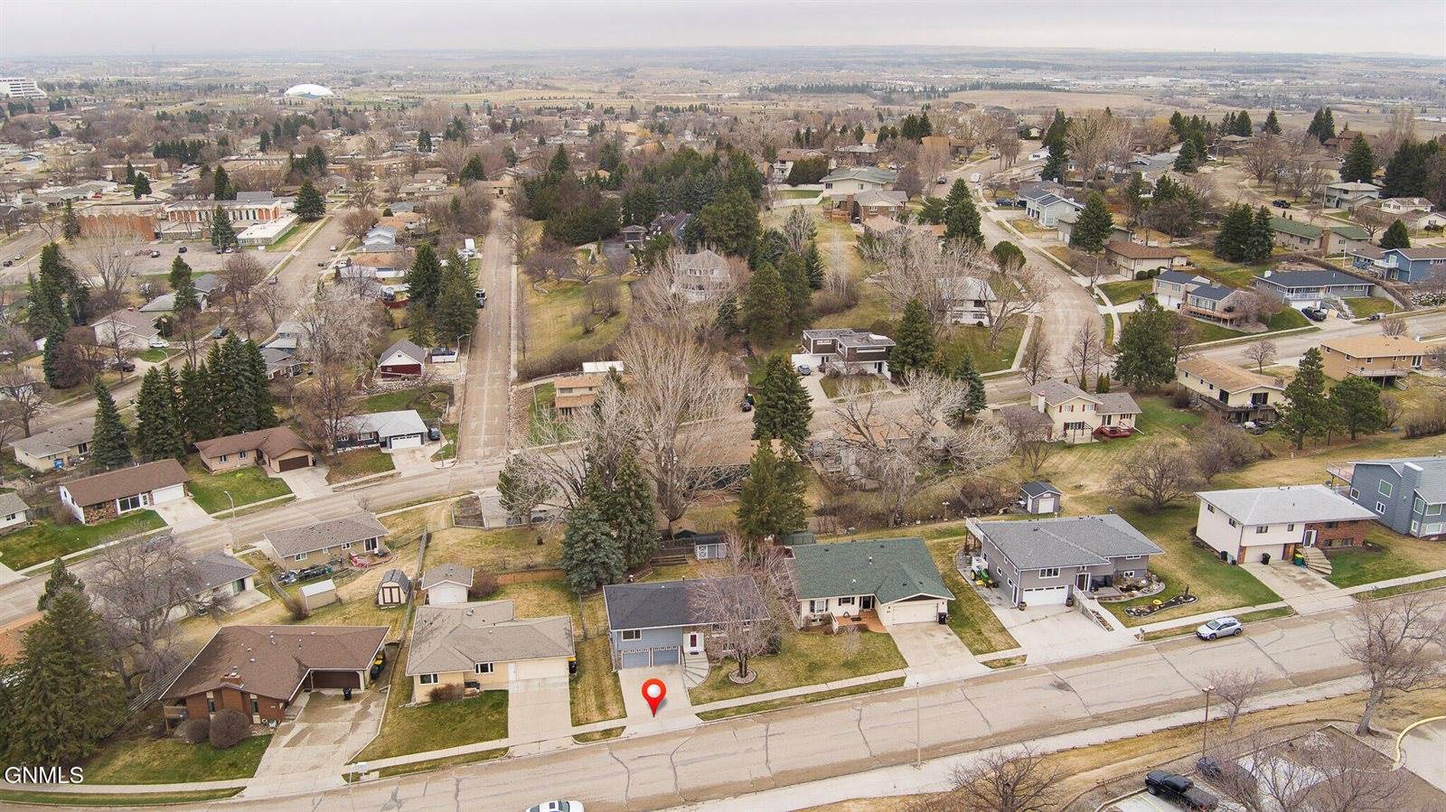 2406 Hillview Avenue, Bismarck, ND 58501