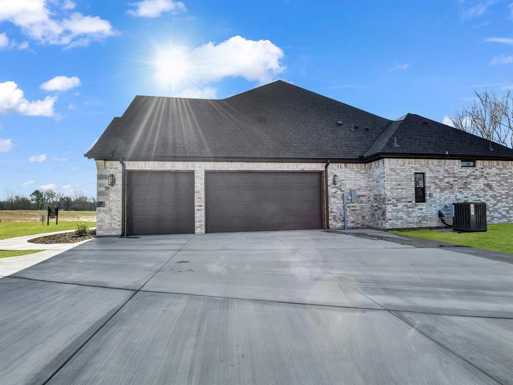 213 Desperado Court, Weatherford, TX 76088