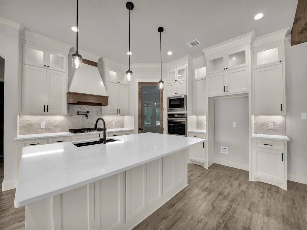 313 Wrangler Court, Weatherford, TX 76088