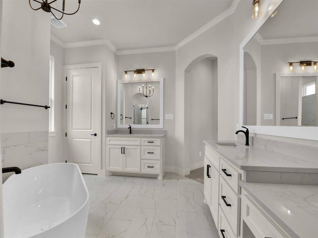 313 Wrangler Court, Weatherford, TX 76088