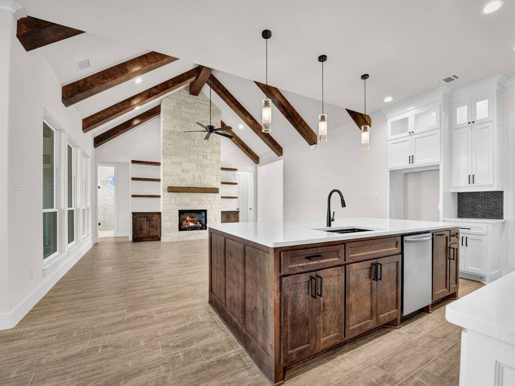 212 Desperado Court, Weatherford, TX 76088