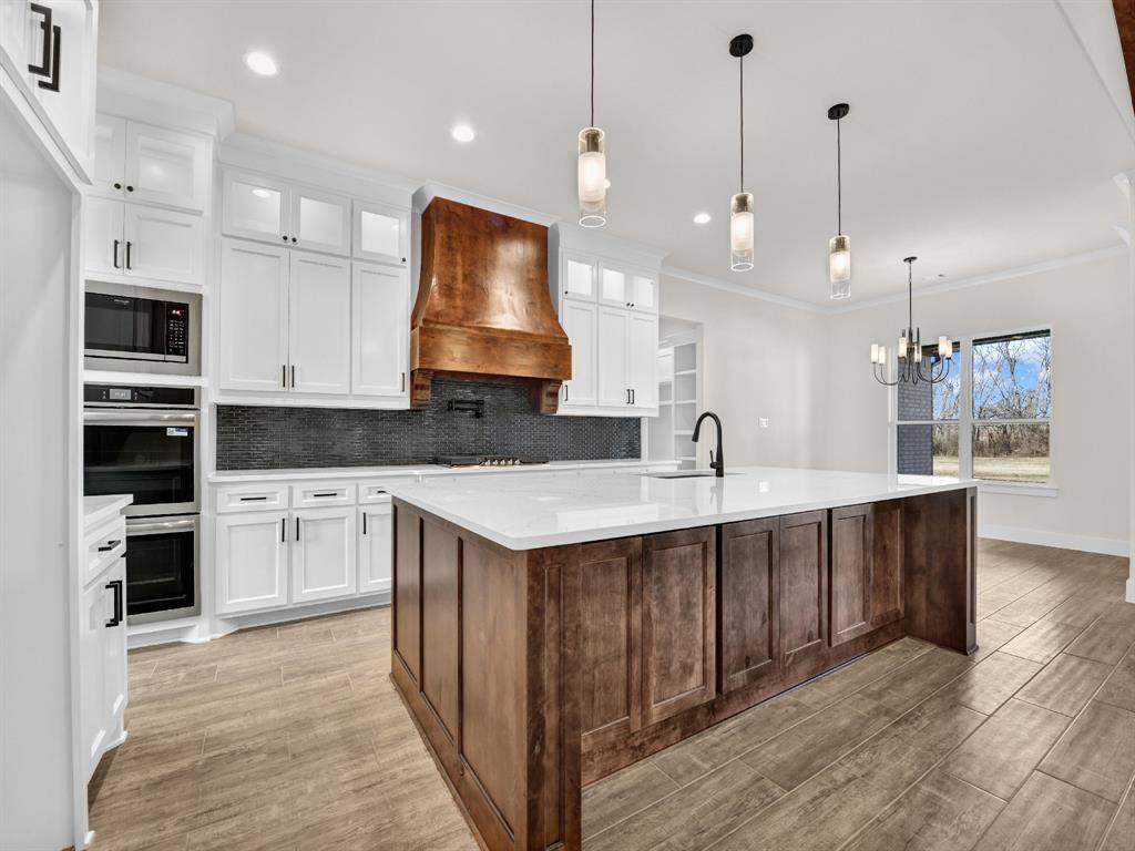 212 Desperado Court, Weatherford, TX 76088