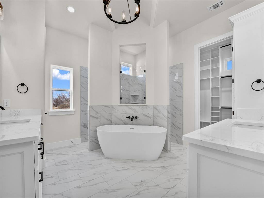 212 Desperado Court, Weatherford, TX 76088