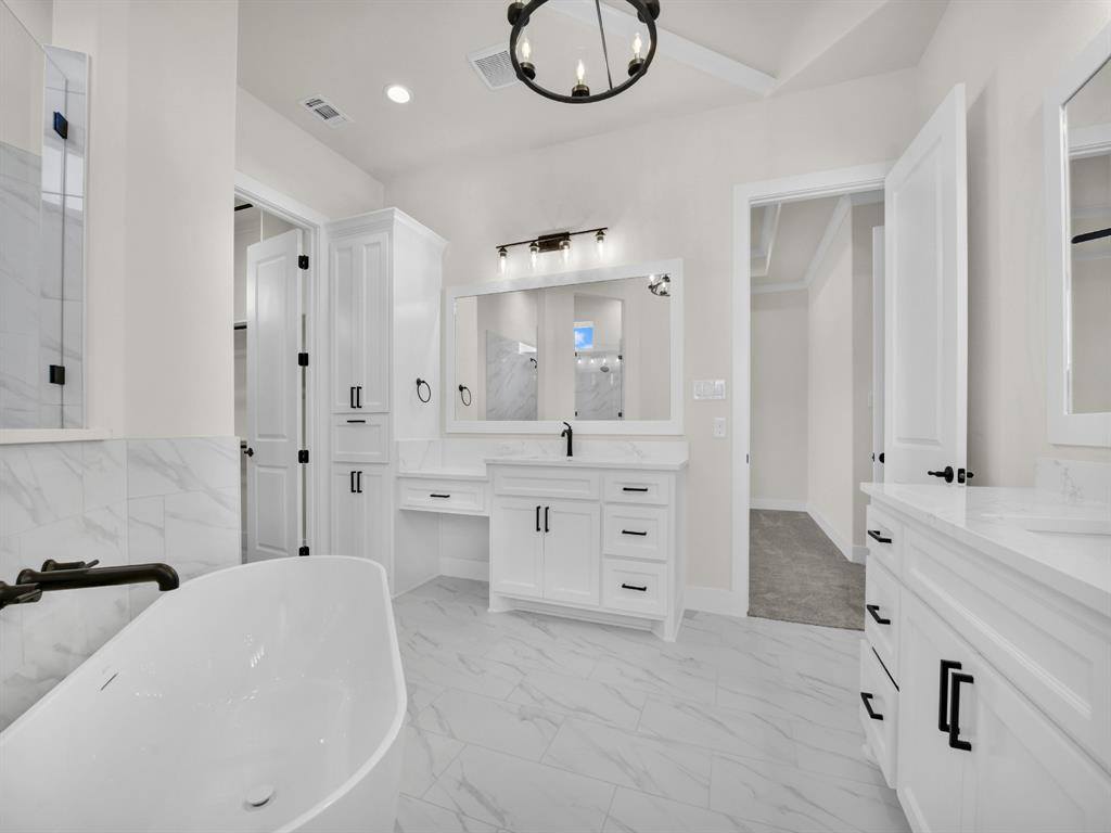 212 Desperado Court, Weatherford, TX 76088