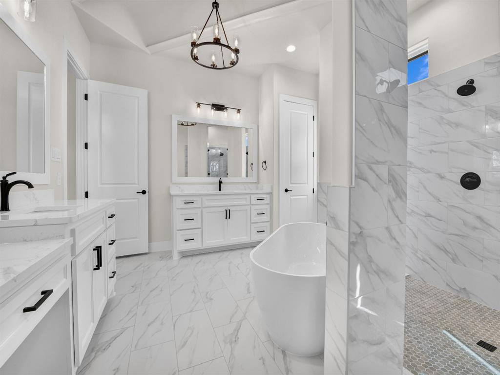 212 Desperado Court, Weatherford, TX 76088