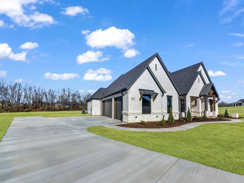 212 Desperado Court, Weatherford, TX 76088