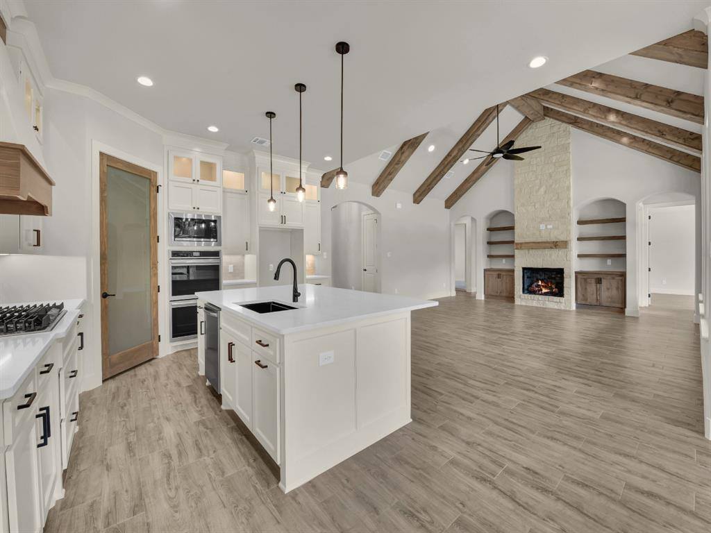 305 Wrangler Court, Weatherford, TX 76088