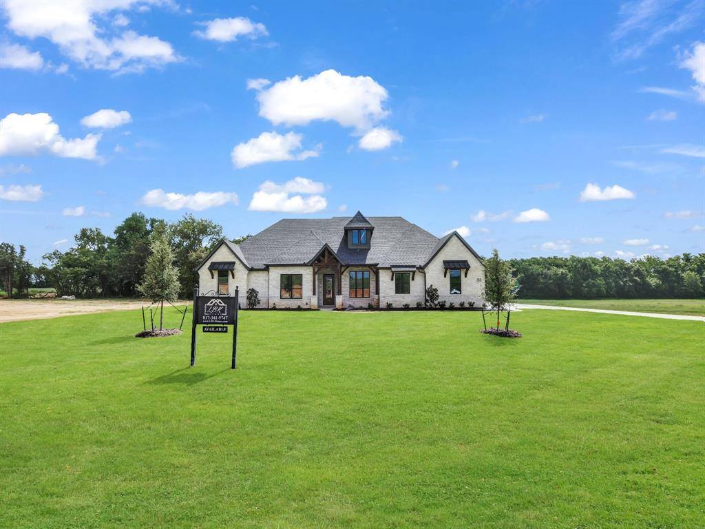 305 Wrangler Court, Weatherford, TX 76088