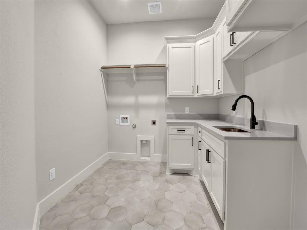 305 Wrangler Court, Weatherford, TX 76088