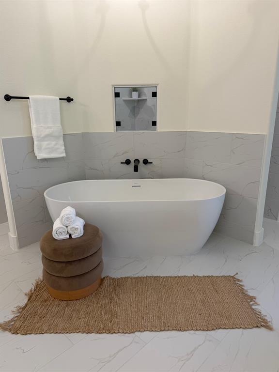 305 Wrangler Court, Weatherford, TX 76088