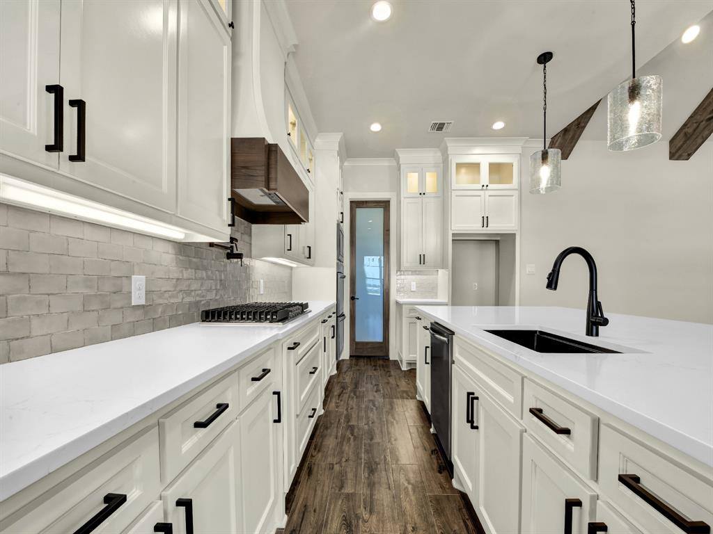 124 Desperado Way, Weatherford, TX 76088