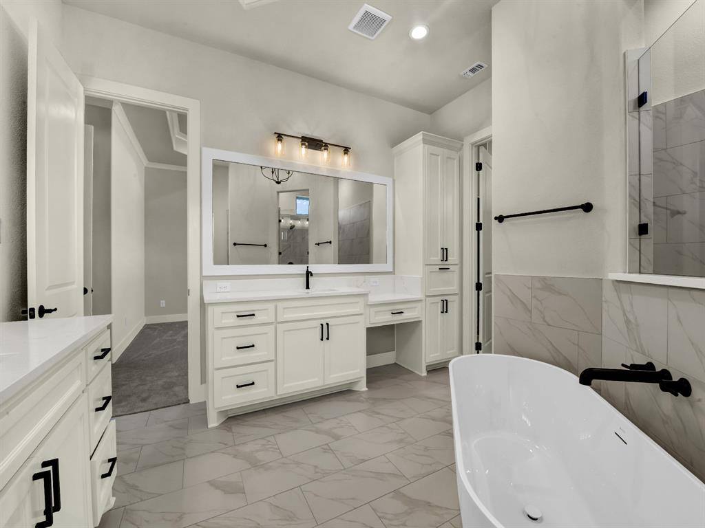 124 Desperado Way, Weatherford, TX 76088