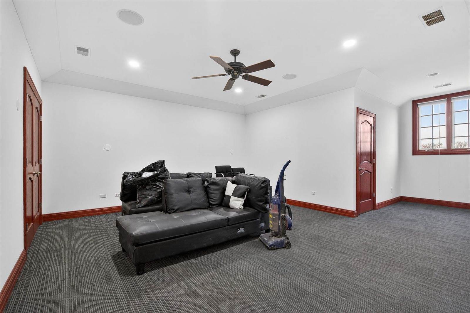 32 Uno Circle, Joliet, IL 60435