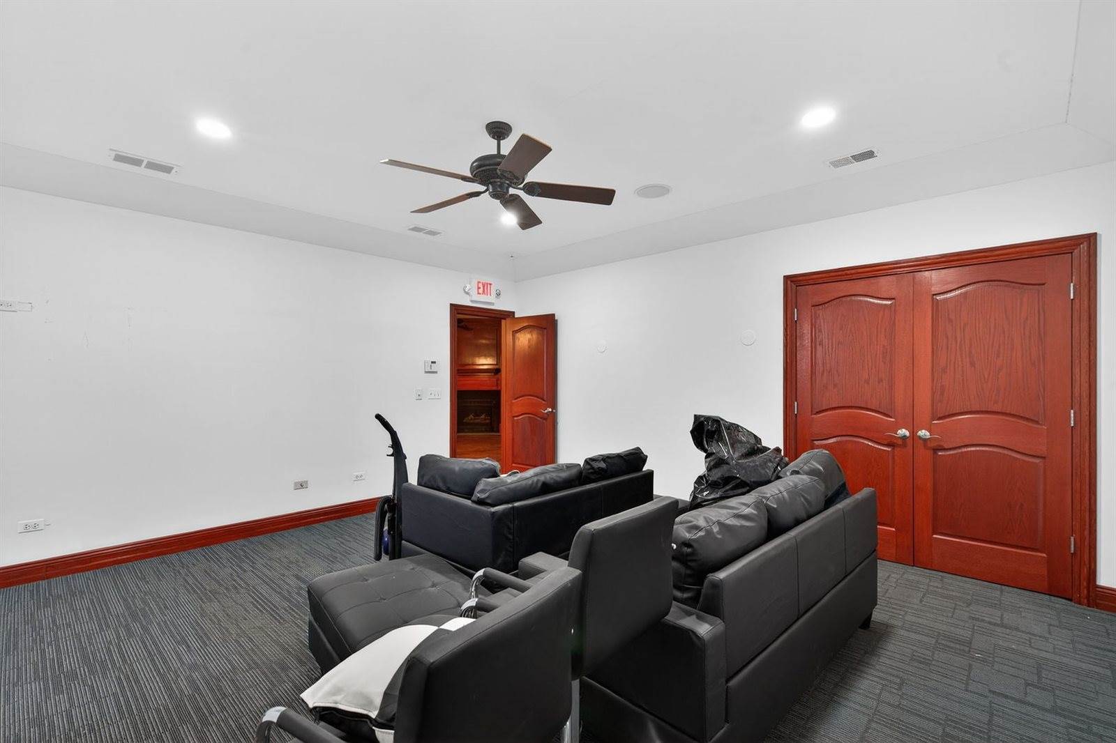 32 Uno Circle, Joliet, IL 60435