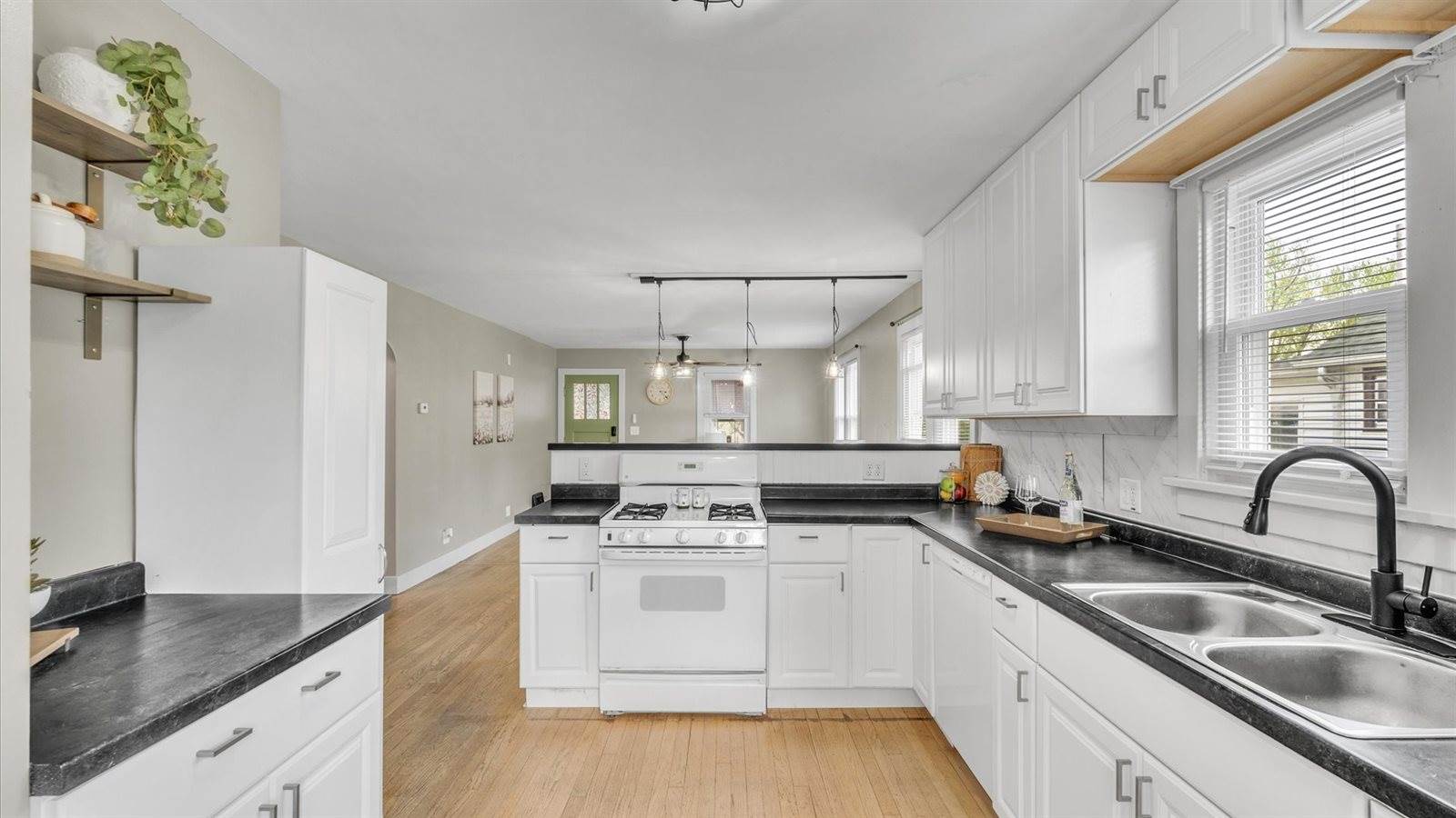 3708 North Fillmore Street, Davenport, IA 52806
