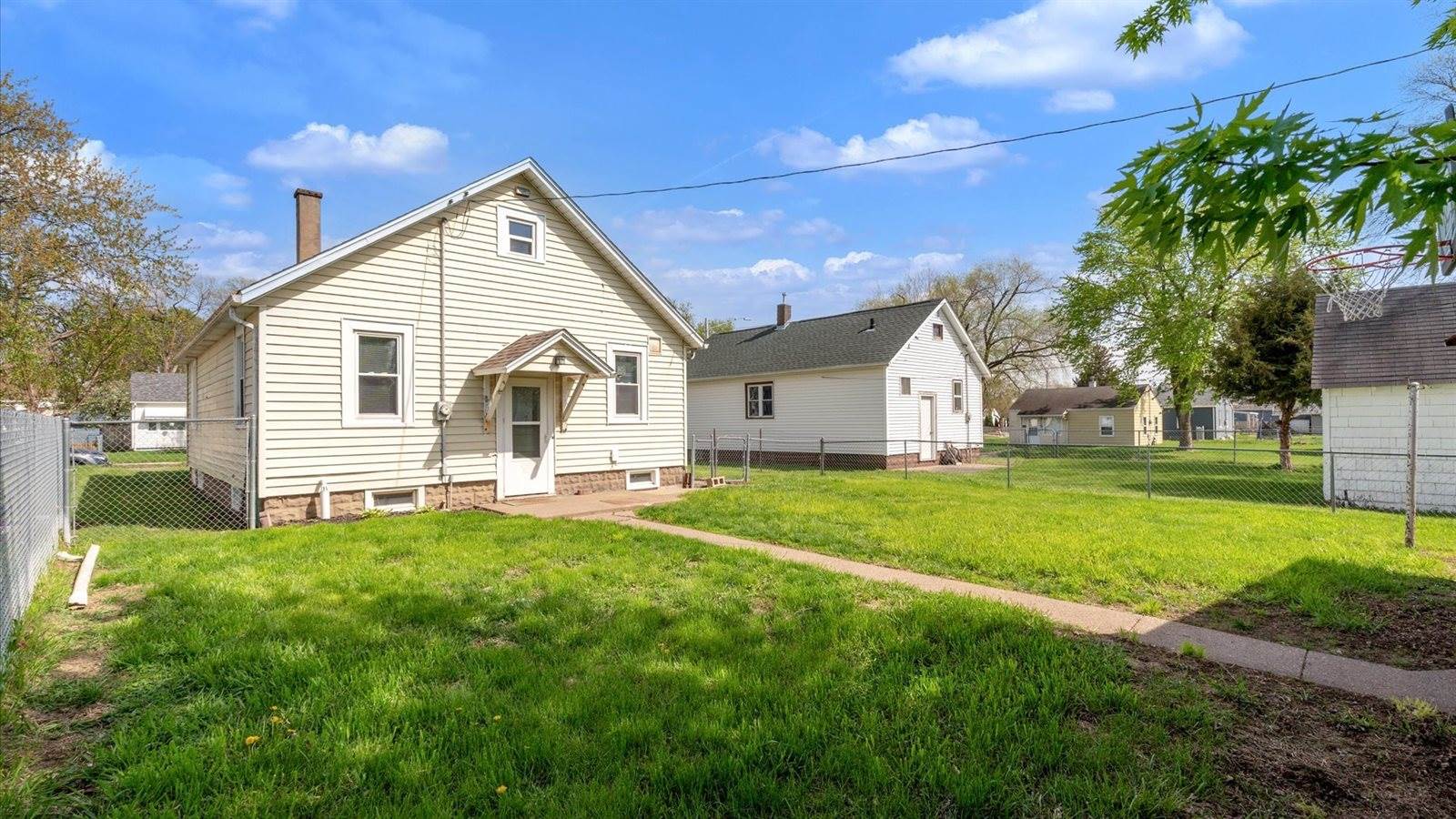 3708 North Fillmore Street, Davenport, IA 52806