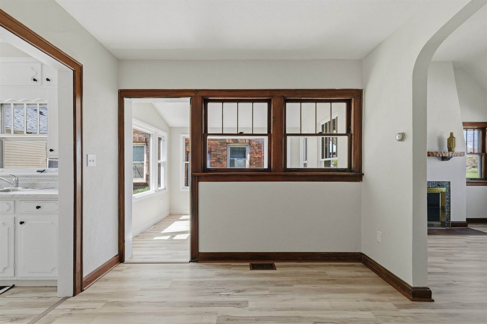 209 East Pleasant Street, Davenport, IA 52803