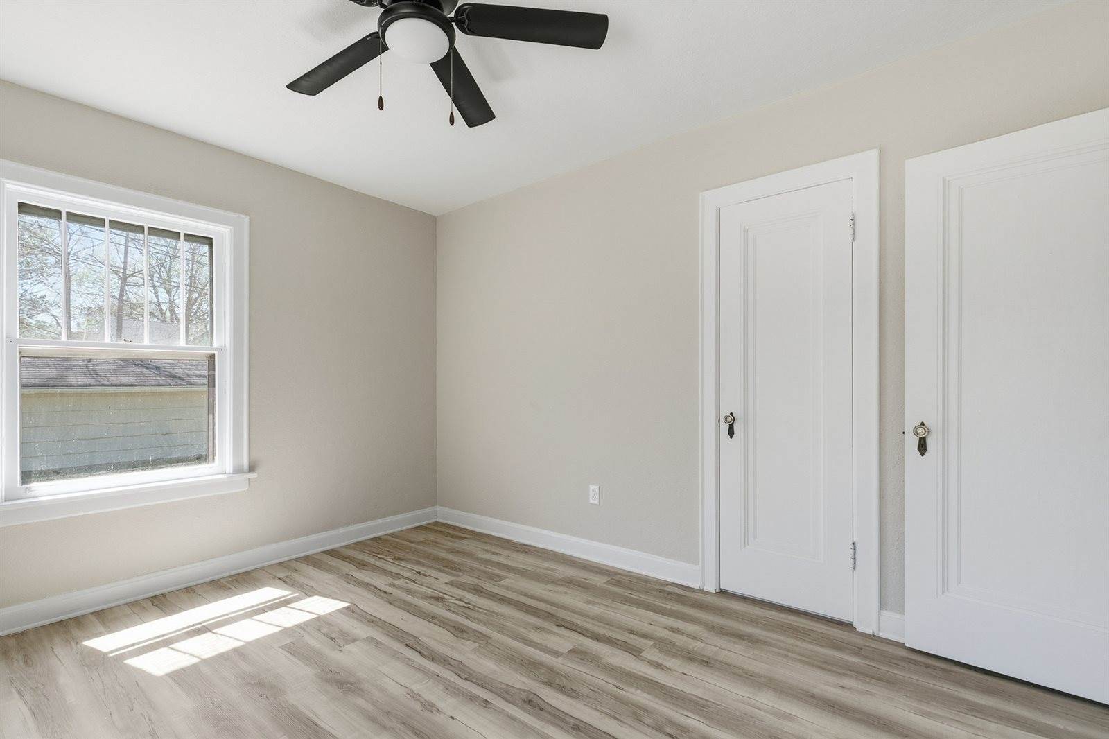 209 East Pleasant Street, Davenport, IA 52803