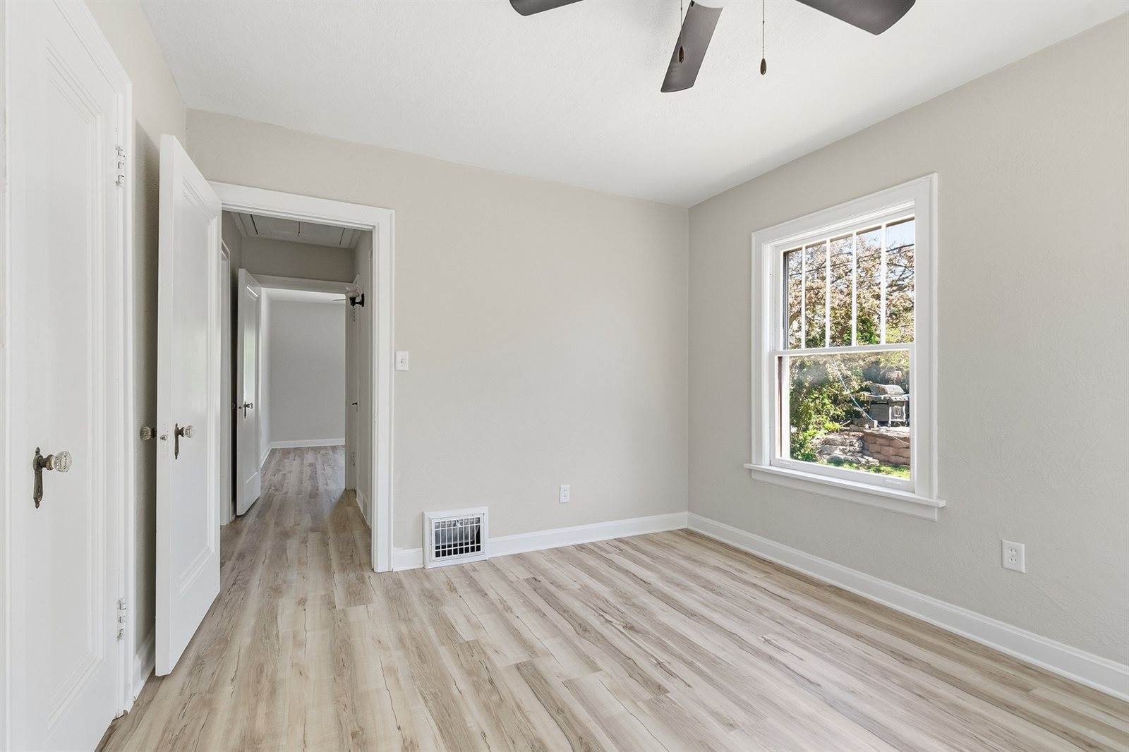 209 East Pleasant Street, Davenport, IA 52803