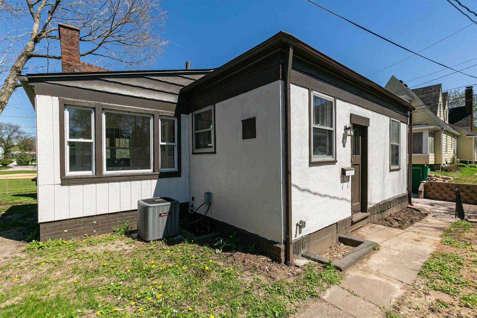 209 East Pleasant Street, Davenport, IA 52803