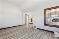 209 East Pleasant Street, Davenport, IA 52803