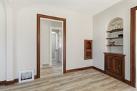 209 East Pleasant Street, Davenport, IA 52803