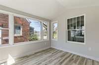 209 East Pleasant Street, Davenport, IA 52803