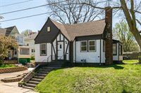 209 East Pleasant Street, Davenport, IA 52803