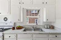 209 East Pleasant Street, Davenport, IA 52803