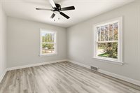 209 East Pleasant Street, Davenport, IA 52803