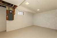 209 East Pleasant Street, Davenport, IA 52803