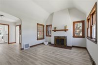 209 East Pleasant Street, Davenport, IA 52803